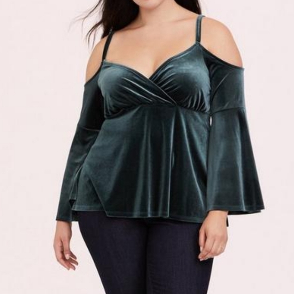 Torrid‎ Size 4 Velour Green Shoulder Top
